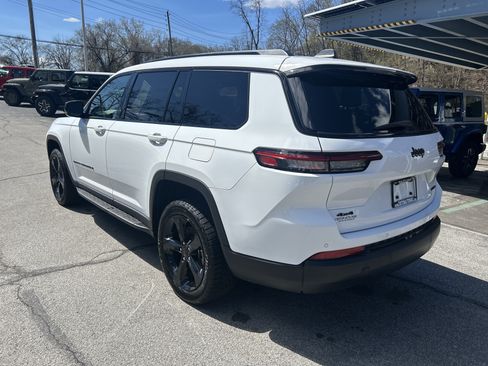 Certified 2024 Jeep Grand Cherokee L Limited w/ Black Appearance Package image 7
