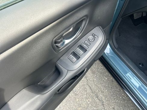 Used 2025 Honda HR-V EX-L image 11