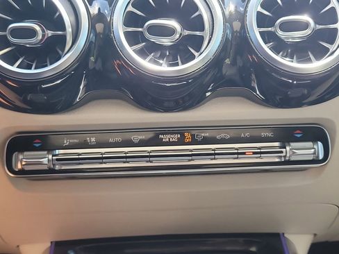 Used 2021 Mercedes-Benz GLB 250 image 22