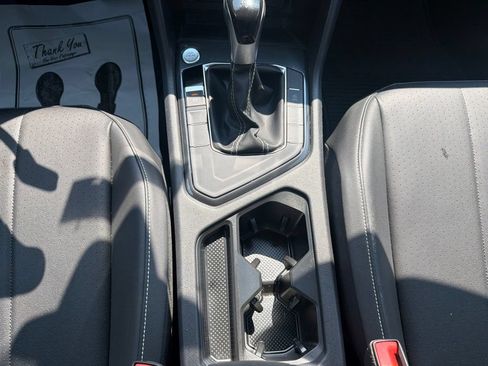 Certified 2023 Volkswagen Tiguan SE w/ Panoramic Sunroof Package FWD image 19