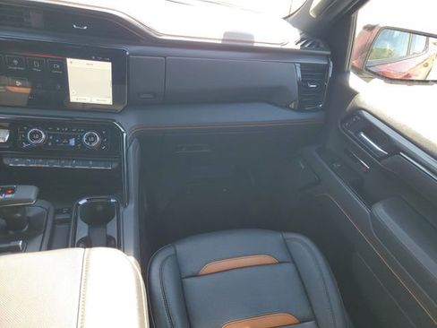 Used 2025 GMC Sierra 1500 AT4 w/ AT4 Premium Package image 28