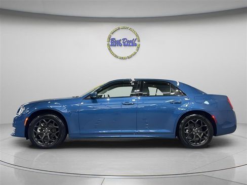 Used 2022 Chrysler 300 Touring L AWD/4WD image 2