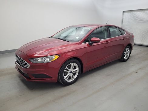 Used 2018 Ford Fusion SE w/ Fusion SE Technology Package FWD image 2