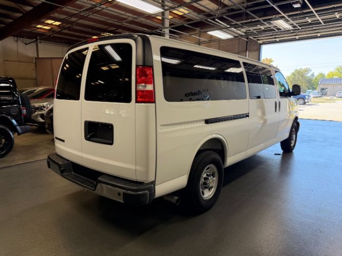 Used 2025 Chevrolet Express 3500 LT w/ LT Preferred Equipment Group RWD image 4