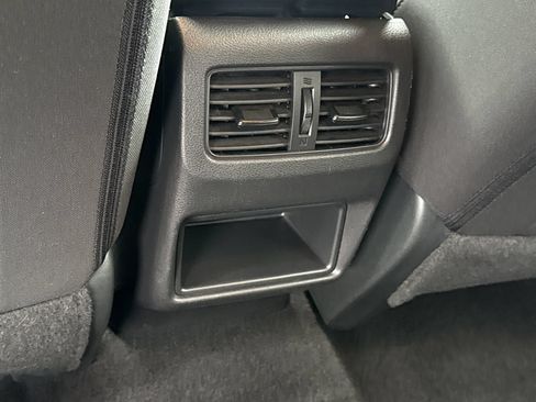 Used 2025 Nissan Rogue S FWD image 11