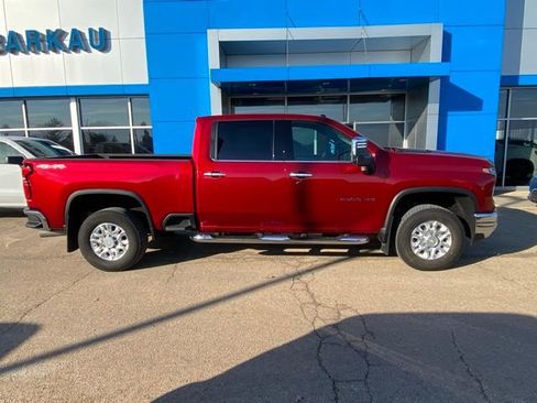 Used 2025 Chevrolet Silverado 2500 LTZ image 2