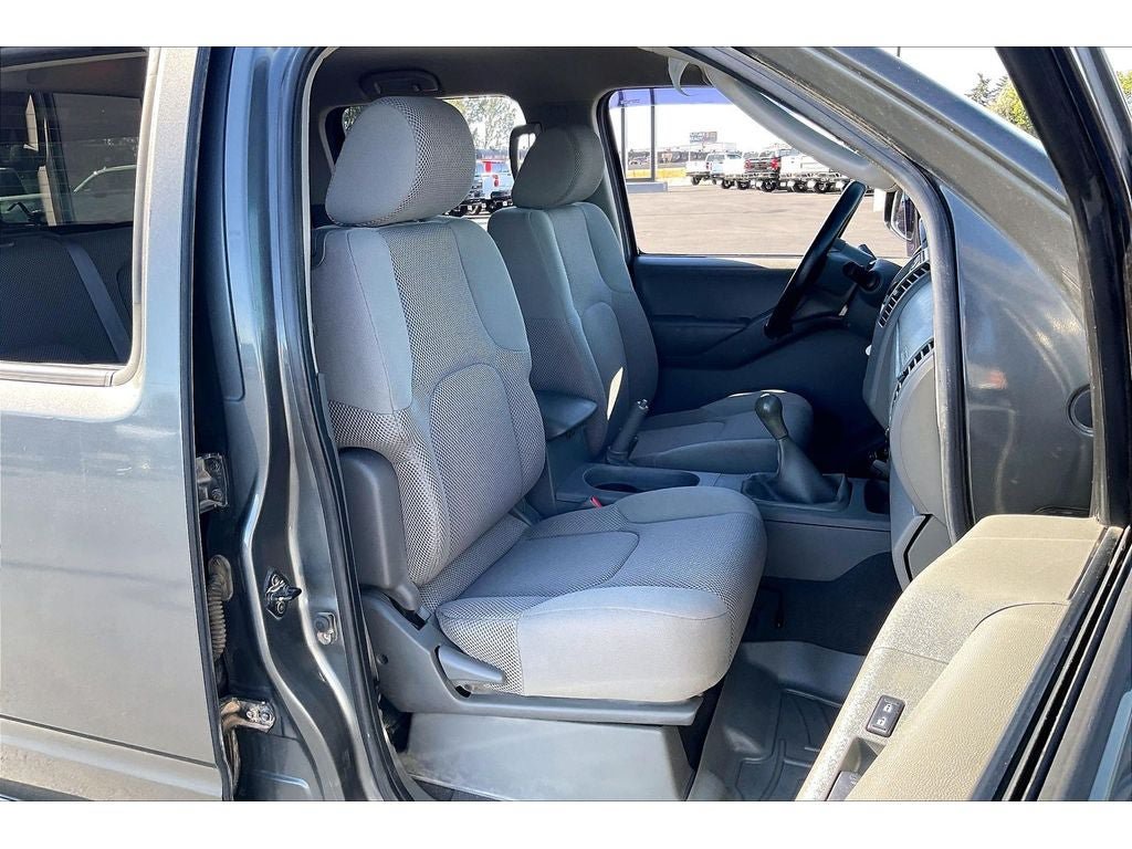 Used 2007 Nissan Frontier SE w/ SE Value Truck Pkg AWD/4WD image 8