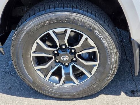 Used 2023 Toyota Tacoma TRD Sport w/ TRD Premium Sport Package AWD/4WD image 18