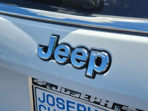 Used 2024 Jeep Compass Latitude AWD/4WD image 8