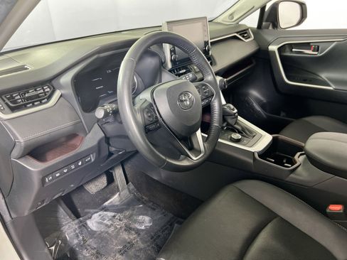 Used 2022 Toyota RAV4 Limited AWD/4WD image 9