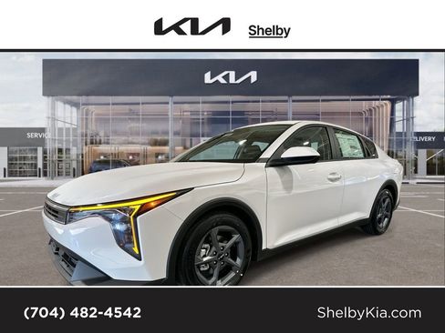 New 2025 Kia K4 LXS image 1