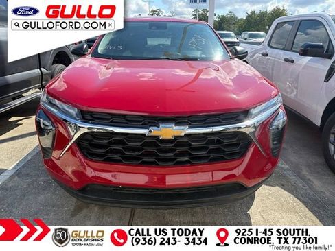 Used 2026 Chevrolet Trax LS FWD image 2