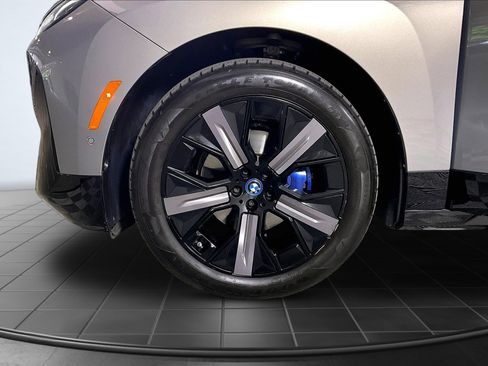Used 2024 BMW iX xDrive50 w/ Sport Package AWD/4WD image 9