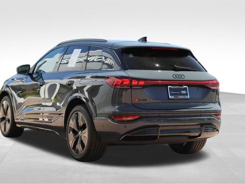 Certified 2025 Audi SQ6 e-tron Prestige AWD/4WD image 5