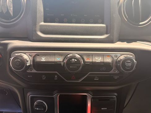Used 2023 Jeep Wrangler Unlimited Sport AWD/4WD image 18
