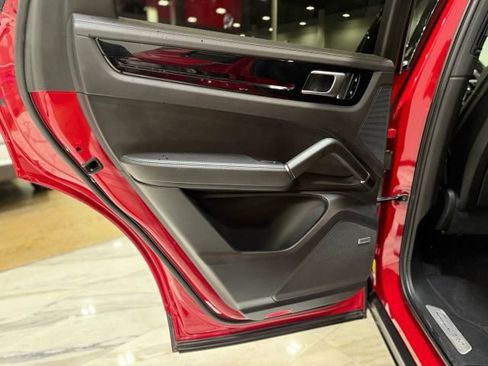 Used 2021 Porsche Cayenne S image 31