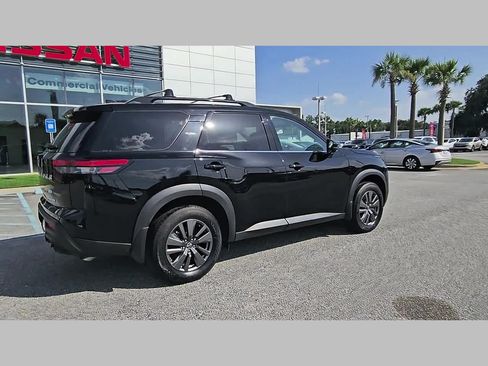 Used 2024 Nissan Pathfinder SV w/ SV Premium Package FWD image 34