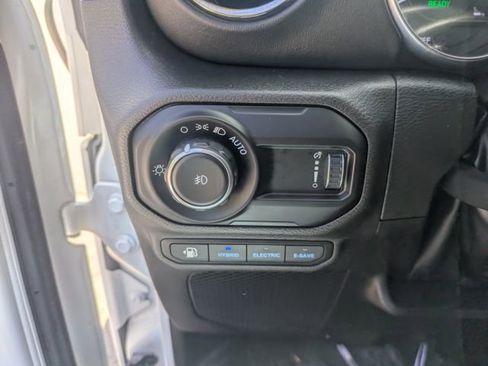 Used 2023 Jeep Wrangler Unlimited Sahara AWD/4WD image 17