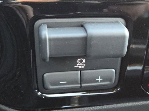 New 2025 GMC Sierra 2500 SLT w/ SLT Premium Package image 8