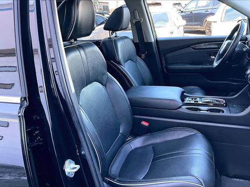 Used 2025 Honda Pilot Elite image 9