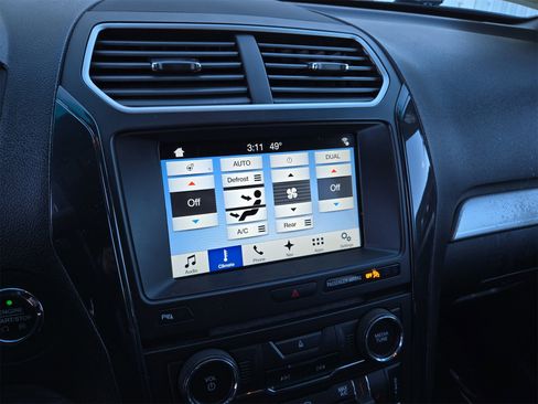 Used 2017 Ford Explorer XLT w/ Equipment Group 202A image 24