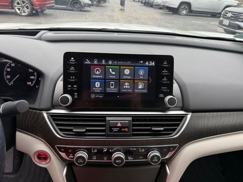 Used 2022 Honda Accord Touring image 9