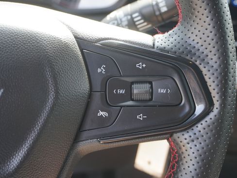 Used 2024 Chevrolet Trax RS FWD image 17