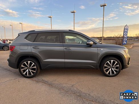 Used 2024 Volkswagen Taos SE image 4