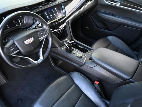 Used 2020 Cadillac XT6 Premium Luxury image 11