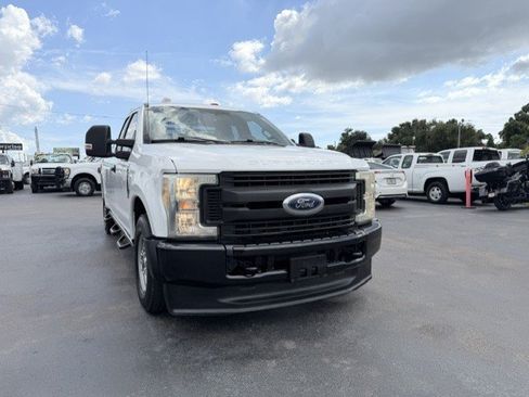 Used 2017 Ford F250 XL w/ Power Equipment Group RWD image 4