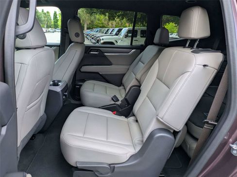Used 2024 GMC Acadia Elevation AWD/4WD image 17