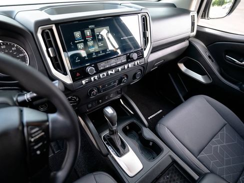 Used 2025 Nissan Frontier SV AWD/4WD image 24