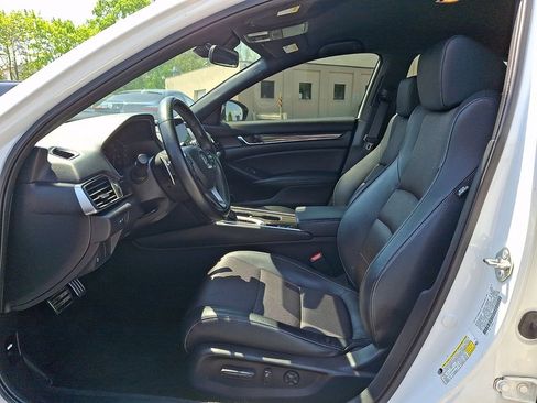 Used 2018 Honda Accord Sport image 13