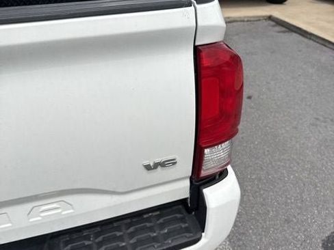 Used 2017 Toyota Tacoma TRD Sport w/ Tow Package AWD/4WD image 13