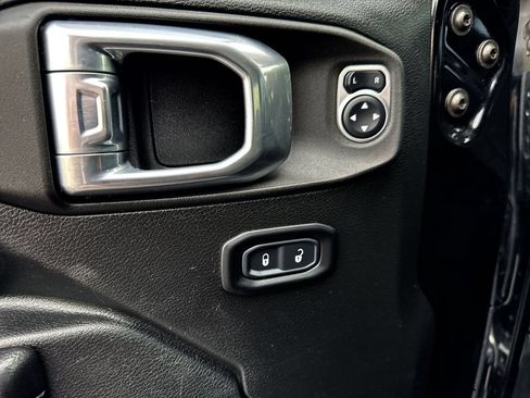 Used 2021 Jeep Wrangler Unlimited Sport AWD/4WD image 13