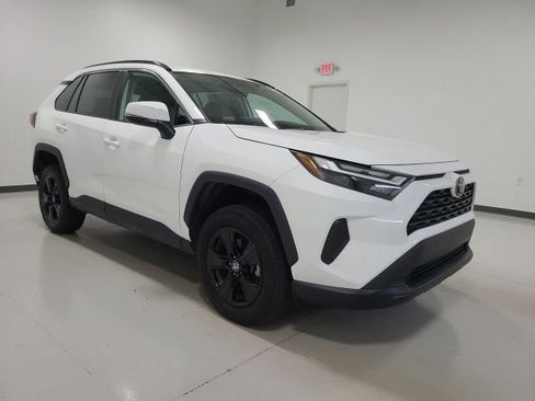Used 2024 Toyota RAV4 XLE AWD/4WD image 30