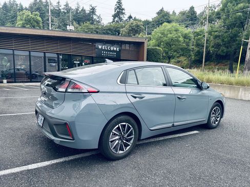 Used 2020 Hyundai Ioniq Limited FWD image 4