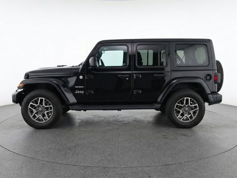 Used 2025 Jeep Wrangler Unlimited Sahara AWD/4WD image 5