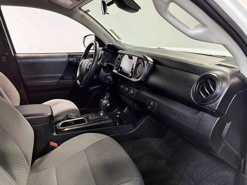 Used 2020 Toyota Tacoma SR w/ SR Convenience Package RWD image 11