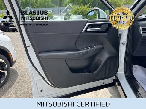 Used 2023 Mitsubishi Outlander 4WD Plug-In Hybrid image 20