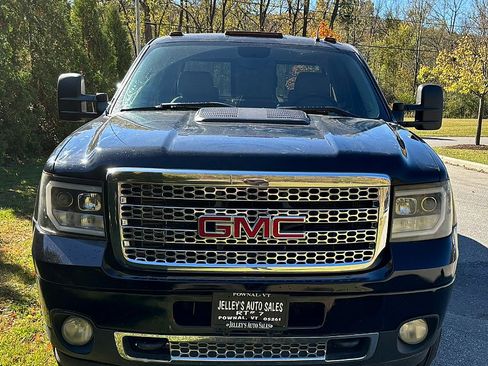 Used 2014 GMC Sierra 3500 Denali image 3