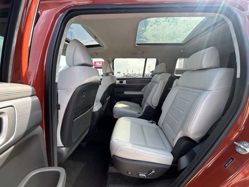 Used 2025 Hyundai Santa Fe Calligraphy w/ Tow & Go Package FWD image 8