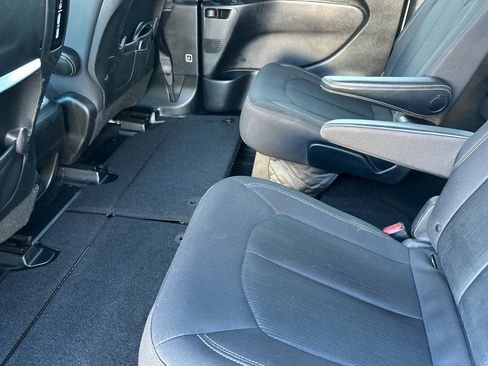 Used 2019 Chrysler Pacifica Touring Plus w/ Advanced Safetytec Group image 14