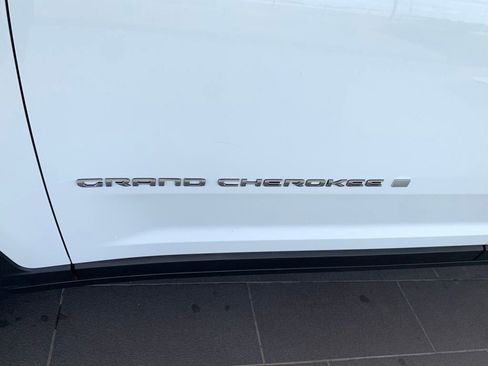 Used 2022 Jeep Grand Cherokee L Limited AWD/4WD image 10