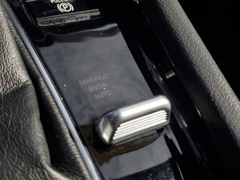 Used 2023 Jeep Compass Limited image 30