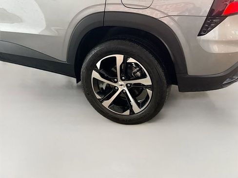 Used 2024 Chevrolet Trax RS FWD image 30