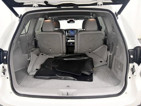 Used 2018 Toyota Highlander XLE AWD/4WD image 7