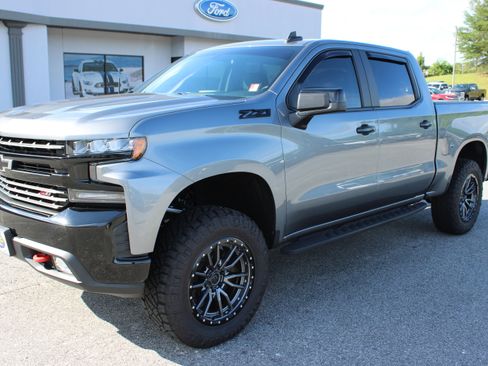 Used 2021 Chevrolet Silverado 1500 LT Trail Boss w/ Bed Protection Package AWD/4WD image 2