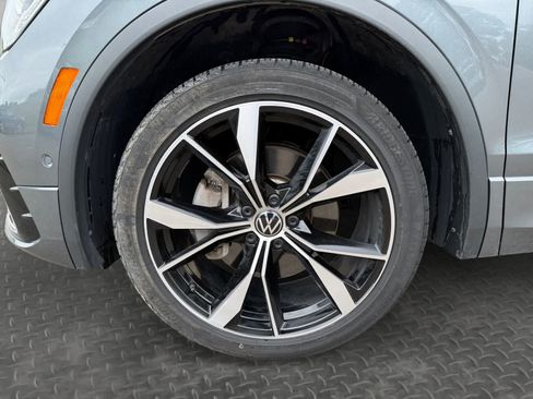 Used 2024 Volkswagen Tiguan SEL R-Line AWD/4WD image 9