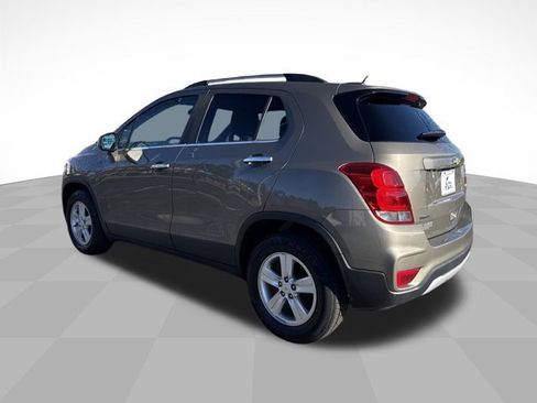 Used 2020 Chevrolet Trax LT w/ LT Convenience Package image 5